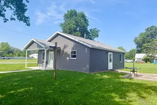 101 N Railroad St, Patoka, IL 62875 - Photo 2