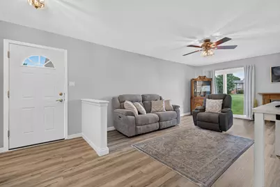 881 Heatherbrook Court, Wheaton, IL 60189 - Photo 4