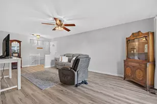 881 Heatherbrook Ct, Wheaton, IL 60189 - Photo 6