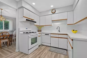 881 Heatherbrook Ct, Wheaton, IL 60189 - Photo 10