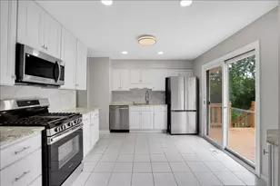 4255 Dixon Dr, Hoffman Estates, IL 60192 - Photo 12