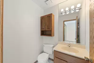 15719 Peggy Ln, Oak Forest, IL 60452 - Photo 12
