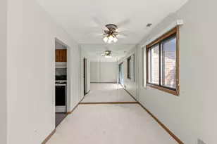 15719 Peggy Ln, Oak Forest, IL 60452 - Photo 6