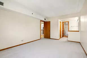 10420 Circle Dr, Oak Lawn, IL 60453 - Photo 8