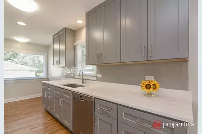 143 Thelin Court, Wilmette, IL 60091 - Photo 4