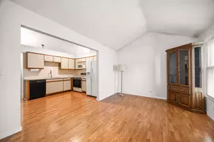 90 Sandhurst Rd, Mundelein, IL 60060 - Photo 8
