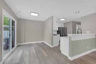 291 Wedgewood Cir, Lake in the Hills, IL 60156 - Photo 6