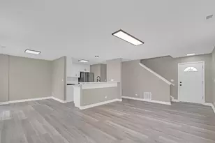 291 Wedgewood Cir, Lake in the Hills, IL 60156 - Photo 4