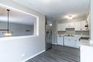 4239 Continental Dr, Waukegan, IL 60087 - Photo 8