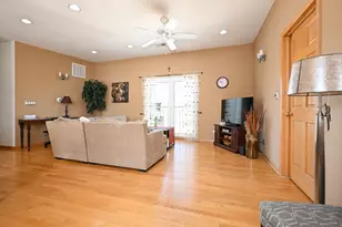 2539 W Foster Ave, Chicago, IL 60625 - Photo 6