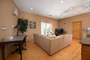 2539 W Foster Ave, Chicago, IL 60625 - Photo 10