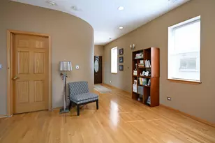 2539 W Foster Ave, Chicago, IL 60625 - Photo 12