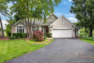 7 Castle Pines Ct, Lake in the Hills, IL 60156 - Photo 1