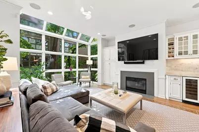 107 W Delaware Place #F, Chicago, IL 60610 - Photo 2