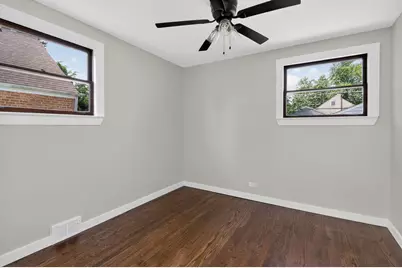 112 S Iowa Avenue, Addison, IL 60101 - Photo 10