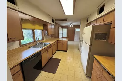 303 Gayle Avenue, Dekalb, IL 60115 - Photo 4