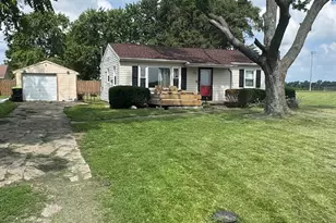 511 N Main St, Atwood, IL 61913 - Photo 2