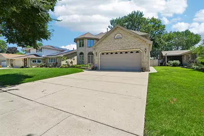 9237 Kedvale Avenue, Oak Lawn, IL 60453 - Photo 2