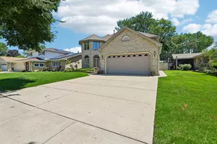 9237 Kedvale Ave, Oak Lawn, IL 60453 - Photo 2