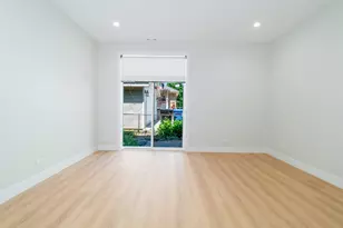 3947 W Dakin St, Chicago, IL 60618 - Photo 8
