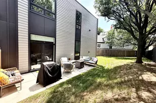 3947 W Dakin St, Chicago, IL 60618 - Photo 20