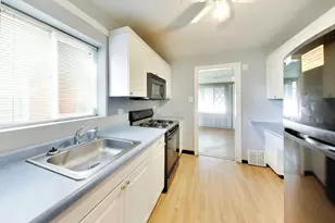 423 Frederick Ave, Bellwood, IL 60104 - Photo 6