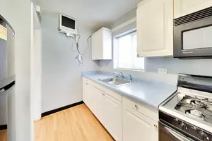 423 Frederick Ave, Bellwood, IL 60104 - Photo 8