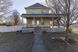112 S State St, Atkinson, IL 61235 - Photo 2