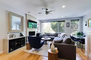 879 N Marshfield Ave, Chicago, IL 60622 - Photo 2