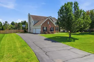 2457 Bryn Mawr Ln, Crystal Lake, IL 60014 - Photo 2