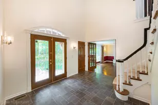 4 Auburn Ln, Barrington, IL 60010 - Photo 2