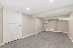 10407 S Eberhart Ave, Chicago, IL 60628 - Photo 12