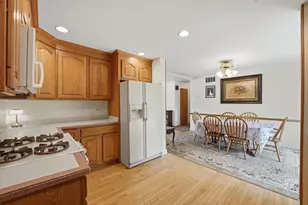 213 Edgeware Rd, Elk Grove Village, IL 60007 - Photo 18