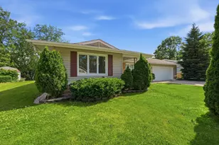213 Edgeware Rd, Elk Grove Village, IL 60007 - Photo 2