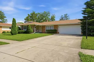 213 Edgeware Rd, Elk Grove Village, IL 60007 - Photo 4