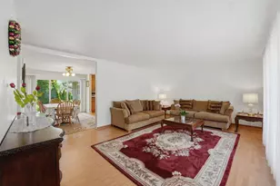 213 Edgeware Rd, Elk Grove Village, IL 60007 - Photo 10