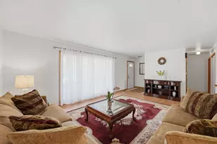 213 Edgeware Rd, Elk Grove Village, IL 60007 - Photo 12