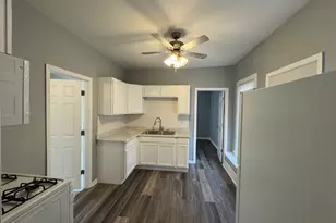 148 N Root St, Aurora, IL 60505 - Photo 2