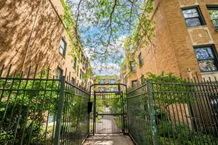 7025 N Sheridan Rd, Chicago, IL 60626 - Photo 1