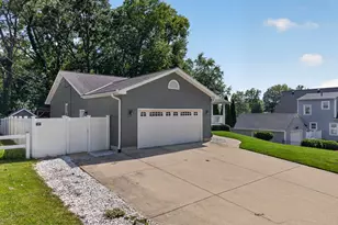 303 Hillside Ave, Ottawa, IL 61350 - Photo 4