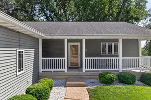 303 Hillside Ave, Ottawa, IL 61350 - Photo 2