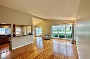 1243 S Mitchell Ave, Arlington Heights, IL 60005 - Photo 2