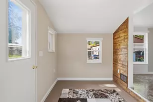919 Sheridan Ave, Dixon, IL 61021 - Photo 8