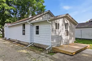919 Sheridan Ave, Dixon, IL 61021 - Photo 1