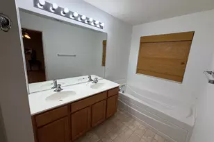 465 Metropolitan St, Aurora, IL 60502 - Photo 8