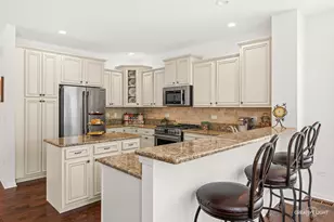 3923 Chesapeake Ln, Naperville, IL 60564 - Photo 8