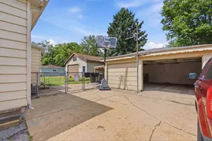 1219 Gates St, Aurora, IL 60505 - Photo 14