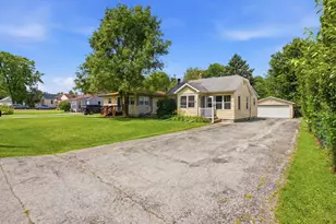 1219 Gates St, Aurora, IL 60505 - Photo 2