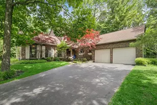 213 Ascot Ct, Lake Bluff, IL 60044 - Photo 1
