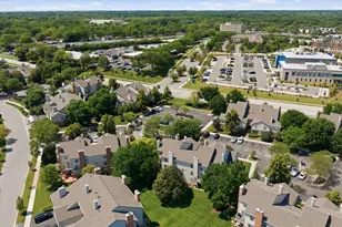 1749 Eastwood Ct, Schaumburg, IL 60195 - Photo 32